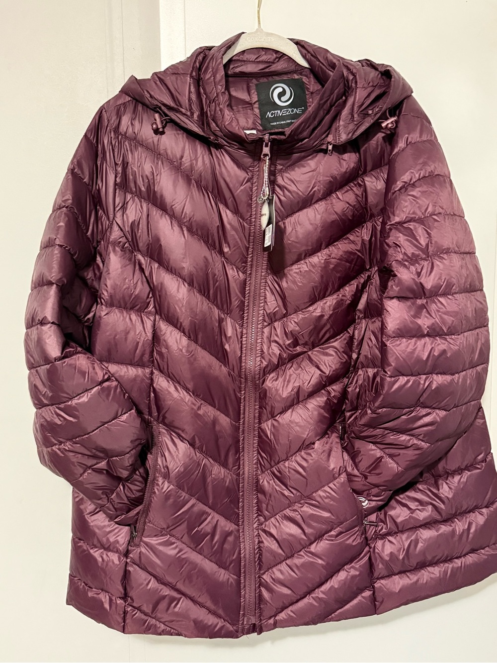225. NWT $140 Down Jacket Active USA Women's Hooded Puffer Jacket in Plum